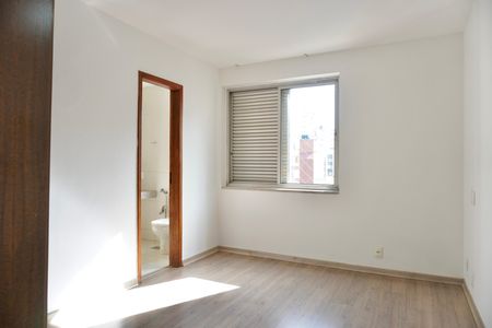 Apartamento para alugar com 190m², 5 quartos e 1 vaga Apartamento para alugar com 190m², 5 quartos e 1 vagaSuíte
