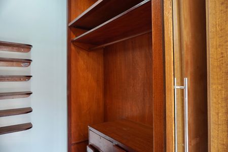 Apartamento para alugar com 190m², 5 quartos e 1 vaga Apartamento para alugar com 190m², 5 quartos e 1 vagaCloset da suíte