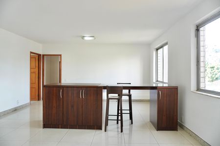 Apartamento para alugar com 190m², 5 quartos e 1 vaga Apartamento para alugar com 190m², 5 quartos e 1 vagaSala