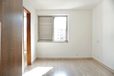 Apartamento para alugar com 190m², 5 quartos e 1 vaga Apartamento para alugar com 190m², 5 quartos e 1 vagaSuíte