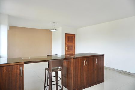 Apartamento para alugar com 190m², 5 quartos e 1 vaga Apartamento para alugar com 190m², 5 quartos e 1 vagaSala