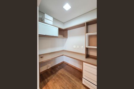 Apartamento à venda com 156m², 3 quartos e 3 vagas Apartamento à venda com 156m², 3 quartos e 3 vagasEscritório