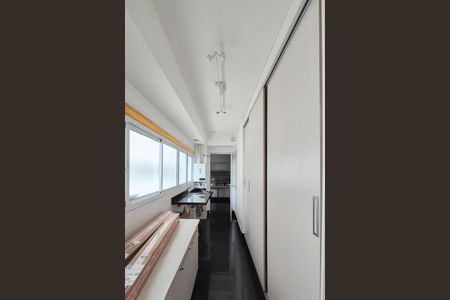 Apartamento à venda com 156m², 3 quartos e 3 vagas Apartamento à venda com 156m², 3 quartos e 3 vagasÁrea de Serviço