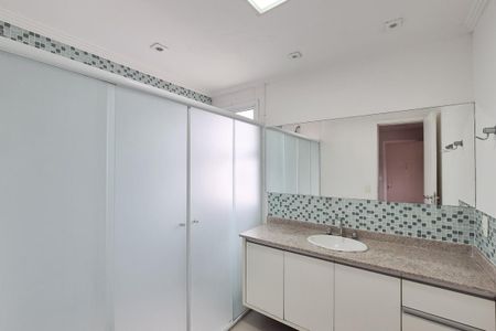 Apartamento à venda com 156m², 3 quartos e 3 vagas Apartamento à venda com 156m², 3 quartos e 3 vagasBanheiro da Suíte 2