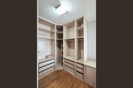 Apartamento à venda com 156m², 3 quartos e 3 vagas Apartamento à venda com 156m², 3 quartos e 3 vagasSuíte 2 - closet