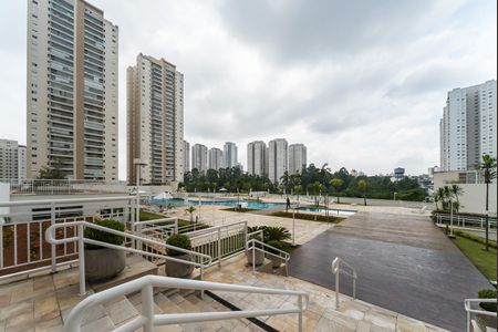 Apartamento à venda com 156m², 3 quartos e 3 vagas Apartamento à venda com 156m², 3 quartos e 3 vagasÁrea comum - Piscina