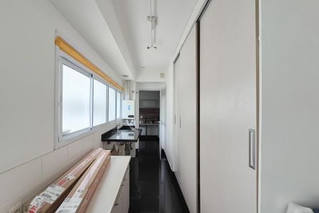 Apartamento à venda com 156m², 3 quartos e 3 vagas Apartamento à venda com 156m², 3 quartos e 3 vagasÁrea de Serviço