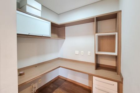 Apartamento à venda com 156m², 3 quartos e 3 vagas Apartamento à venda com 156m², 3 quartos e 3 vagasEscritório