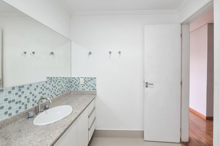 Apartamento à venda com 156m², 3 quartos e 3 vagas Apartamento à venda com 156m², 3 quartos e 3 vagasBanheiro da Suíte 2