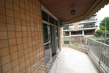 Apartamento à venda com 142m², 3 quartos e 3 vagasVaranda