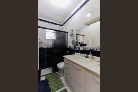 Casa à venda com 168m², 3 quartos e 4 vagas Casa à venda com 168m², 3 quartos e 4 vagasBanheiro da suíte 1
