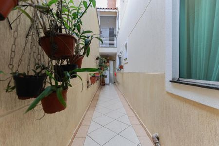 Casa à venda com 168m², 3 quartos e 4 vagas Casa à venda com 168m², 3 quartos e 4 vagasCorredor externo