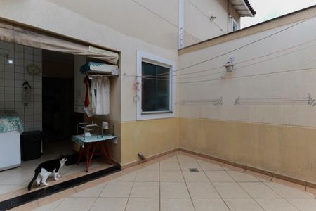 Casa à venda com 168m², 3 quartos e 4 vagas Casa à venda com 168m², 3 quartos e 4 vagasÁrea de lazer e quintal