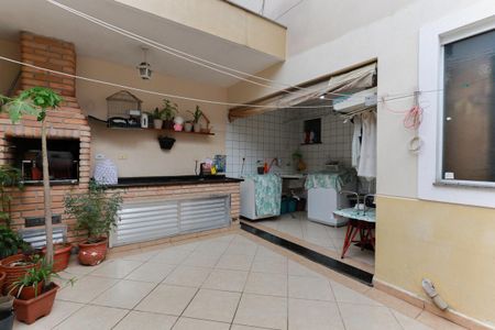 Casa à venda com 168m², 3 quartos e 4 vagas Casa à venda com 168m², 3 quartos e 4 vagasÁrea de lazer e quintal