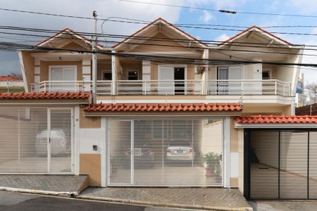 Casa à venda com 168m², 3 quartos e 4 vagas Casa à venda com 168m², 3 quartos e 4 vagasFachada