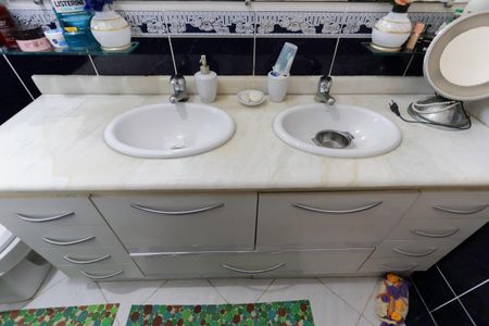 Casa à venda com 168m², 3 quartos e 4 vagas Casa à venda com 168m², 3 quartos e 4 vagasBanheiro da suíte 1