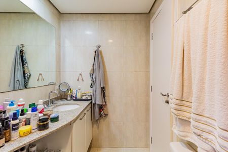 Apartamento à venda com 178m², 5 quartos e 3 vagasBanheiro da Suíte 1
