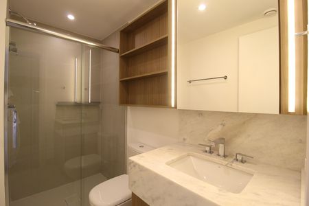 Banheiro de apartamento para alugar com 1 quarto, 41m² em Indianópolis, São Paulo
