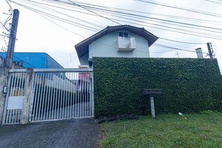 Casa à venda com 180m², 3 quartos e 3 vagas Casa à venda com 180m², 3 quartos e 3 vagasFachada