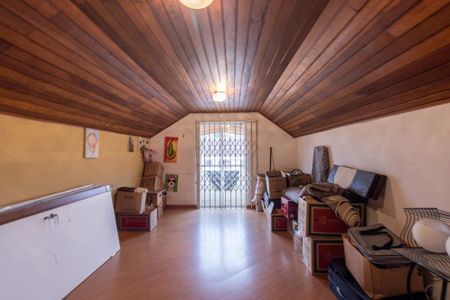 Casa à venda com 180m², 3 quartos e 3 vagas Casa à venda com 180m², 3 quartos e 3 vagasÁtico