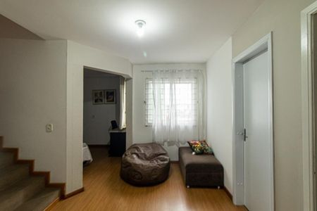 Casa à venda com 180m², 3 quartos e 3 vagas Casa à venda com 180m², 3 quartos e 3 vagasHall