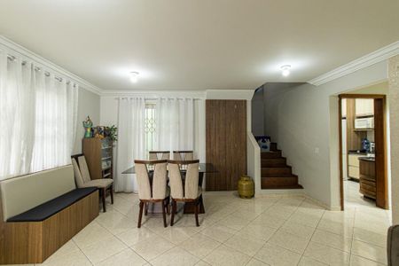 Casa à venda com 180m², 3 quartos e 3 vagas Casa à venda com 180m², 3 quartos e 3 vagasSala