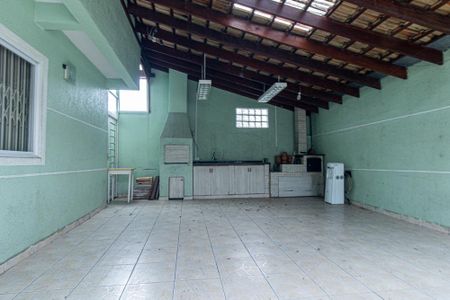 Casa à venda com 180m², 3 quartos e 3 vagas Casa à venda com 180m², 3 quartos e 3 vagasChurrasqueira