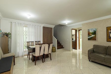 Casa à venda com 180m², 3 quartos e 3 vagas Casa à venda com 180m², 3 quartos e 3 vagasSala