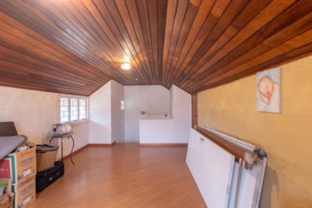 Casa à venda com 180m², 3 quartos e 3 vagas Casa à venda com 180m², 3 quartos e 3 vagasÁtico