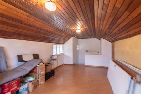 Casa à venda com 180m², 3 quartos e 3 vagas Casa à venda com 180m², 3 quartos e 3 vagasÁtico
