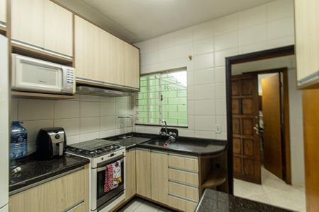 Casa à venda com 180m², 3 quartos e 3 vagas Casa à venda com 180m², 3 quartos e 3 vagasCozinha