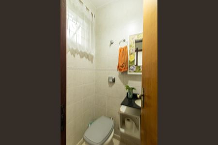 Casa à venda com 180m², 3 quartos e 3 vagas Casa à venda com 180m², 3 quartos e 3 vagasLavabo