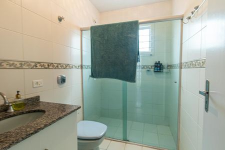 Casa à venda com 180m², 3 quartos e 3 vagas Casa à venda com 180m², 3 quartos e 3 vagasBanheiro da Suite