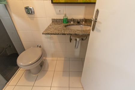 Casa à venda com 180m², 3 quartos e 3 vagas Casa à venda com 180m², 3 quartos e 3 vagasBanheiro Social