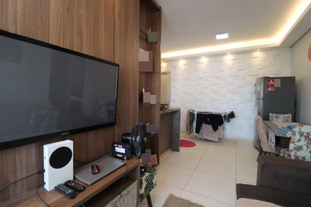 Sala de apartamento para alugar com 2 quartos, 55m² em Jardim Holanda, Uberlândia