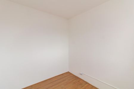 Quarto 1 de apartamento para alugar com 2 quartos, 32m² em Vila Carmosina, São Paulo