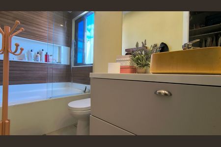 Apartamento para alugar com 178m², 2 quartos e 3 vagas Apartamento para alugar com 178m², 2 quartos e 3 vagasBanheiro da Suíte 1