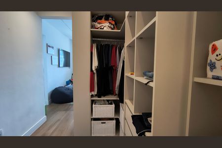 Apartamento para alugar com 178m², 2 quartos e 3 vagas Apartamento para alugar com 178m², 2 quartos e 3 vagasCloset da Suíte 2