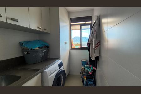 Apartamento para alugar com 178m², 2 quartos e 3 vagas Apartamento para alugar com 178m², 2 quartos e 3 vagasCozinha e Área de Serviço
