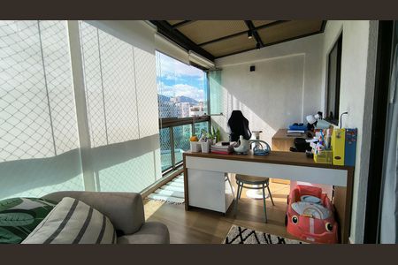 Apartamento para alugar com 178m², 2 quartos e 3 vagas Apartamento para alugar com 178m², 2 quartos e 3 vagasVaranda da Suíte 2