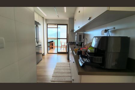 Apartamento para alugar com 178m², 2 quartos e 3 vagas Apartamento para alugar com 178m², 2 quartos e 3 vagasCozinha e Área de Serviço
