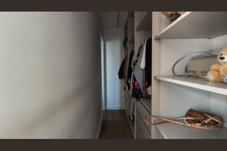 Apartamento para alugar com 178m², 2 quartos e 3 vagas Apartamento para alugar com 178m², 2 quartos e 3 vagasCloset da Suíte 1