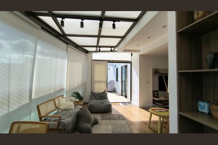 Apartamento para alugar com 178m², 2 quartos e 3 vagas Apartamento para alugar com 178m², 2 quartos e 3 vagasVaranda