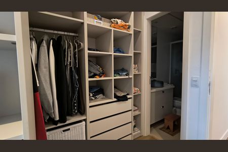 Apartamento para alugar com 178m², 2 quartos e 3 vagas Apartamento para alugar com 178m², 2 quartos e 3 vagasCloset da Suíte 2