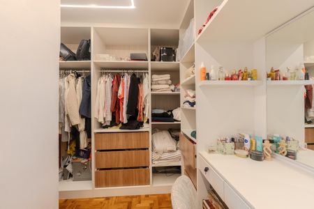 Apartamento à venda com 145m², 3 quartos e 1 vaga Apartamento à venda com 145m², 3 quartos e 1 vagaCloset da suíte 1