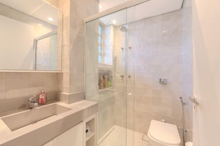 Apartamento à venda com 145m², 3 quartos e 1 vaga Apartamento à venda com 145m², 3 quartos e 1 vagaBanheiro da Suíte 2