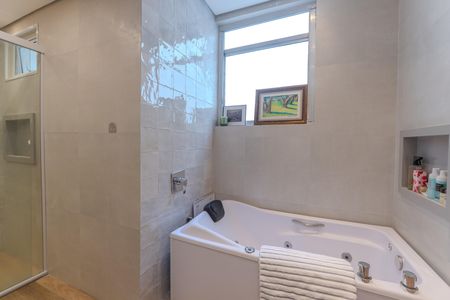 Apartamento à venda com 145m², 3 quartos e 1 vaga Apartamento à venda com 145m², 3 quartos e 1 vagaBanheiro da Suíte 1