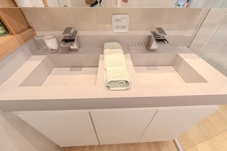 Apartamento à venda com 145m², 3 quartos e 1 vaga Apartamento à venda com 145m², 3 quartos e 1 vagaBanheiro da Suíte 1