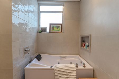 Apartamento à venda com 145m², 3 quartos e 1 vaga Apartamento à venda com 145m², 3 quartos e 1 vagaBanheiro da Suíte 1