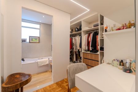 Apartamento à venda com 145m², 3 quartos e 1 vaga Apartamento à venda com 145m², 3 quartos e 1 vagaCloset da suíte 1